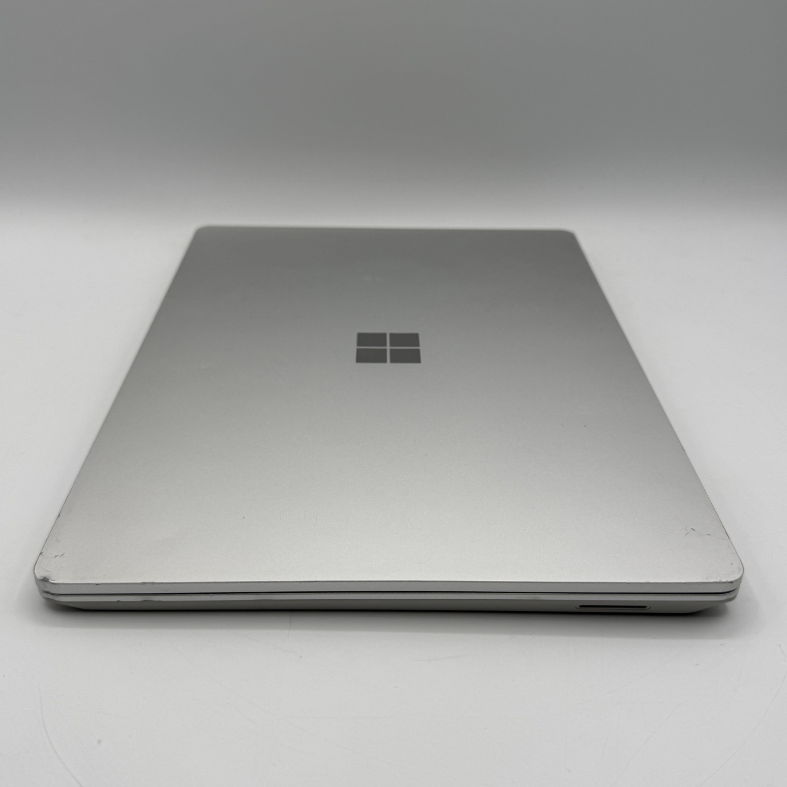 Microsoft Surface Laptop Go 1943 12.4″ i5-1035G 1 1.0GHz 4GB RAM 64GB SSD