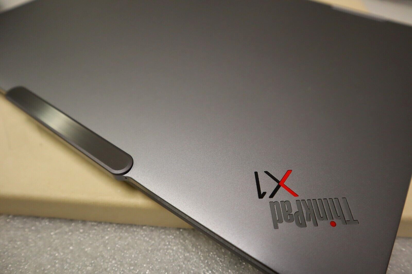 X1 YOGA G9, LENOVO THINKPAD ULTRA7-165U 4TB 16G 14″TOUCH ePRIVACY LINUX LTE GAR