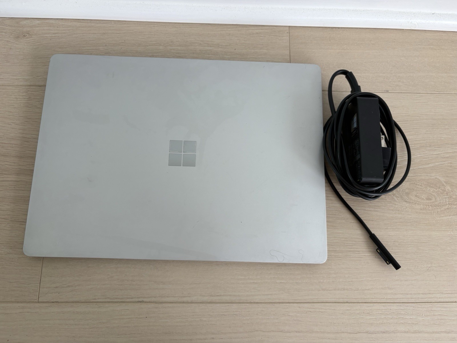 Microsoft Surface Laptop Model 1769 13.5” Intel Core i5 Gray w/ Charger