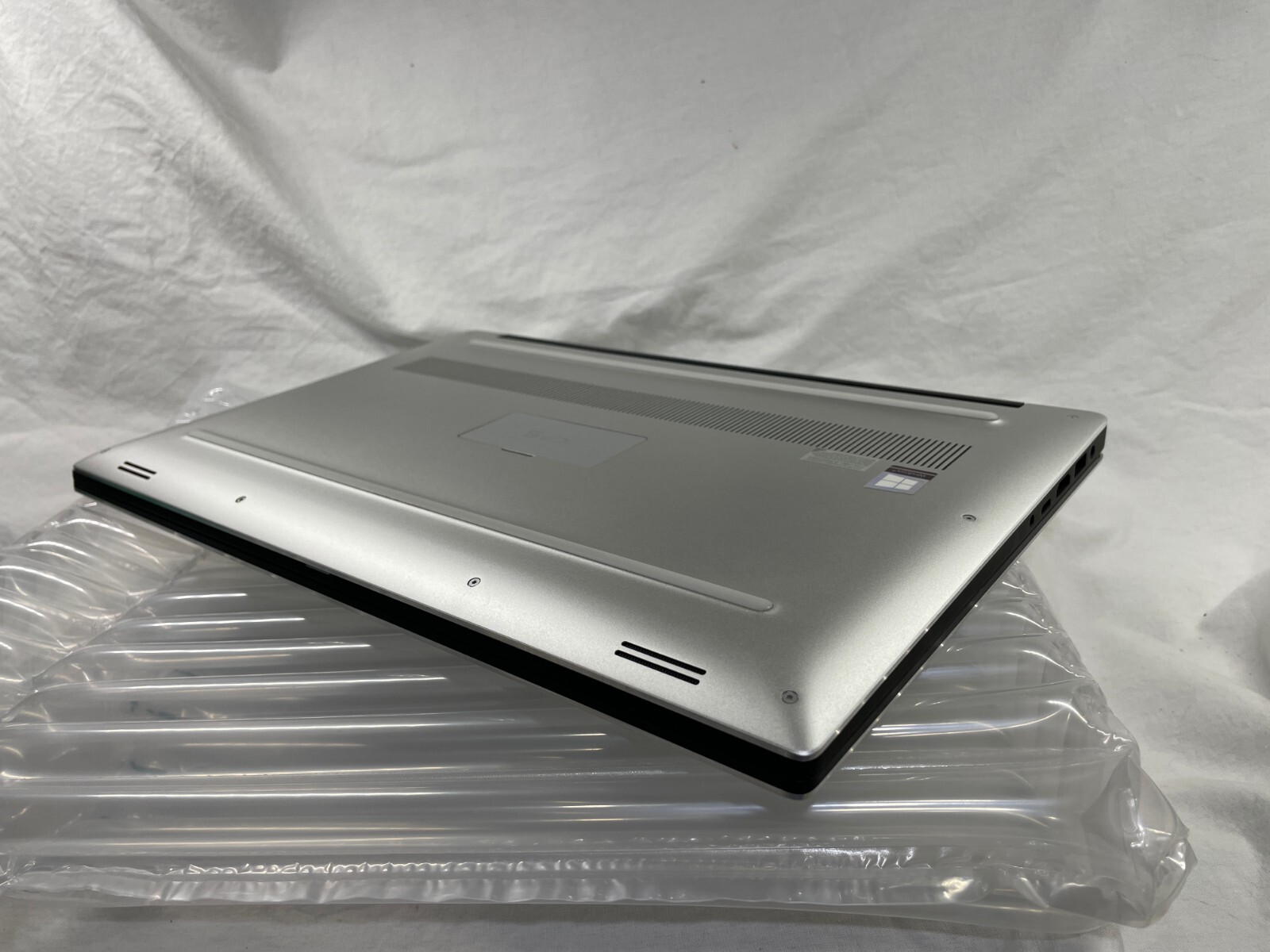 Dell XPS 15 7590 | i9-9980HK 2.4GHz | 4K OLED | 32GB | 2TB EVO+ | Grade A
