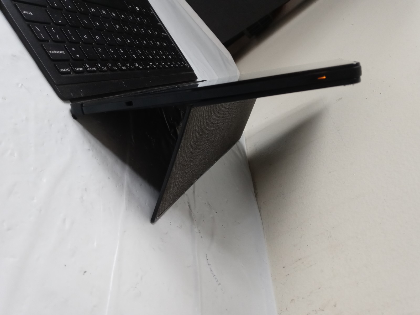 Dell Latitude 7275 – 12.5″ FHD, 1.10GHz m5-6Y57, 8GB RAM, 0GB SSD NO OS