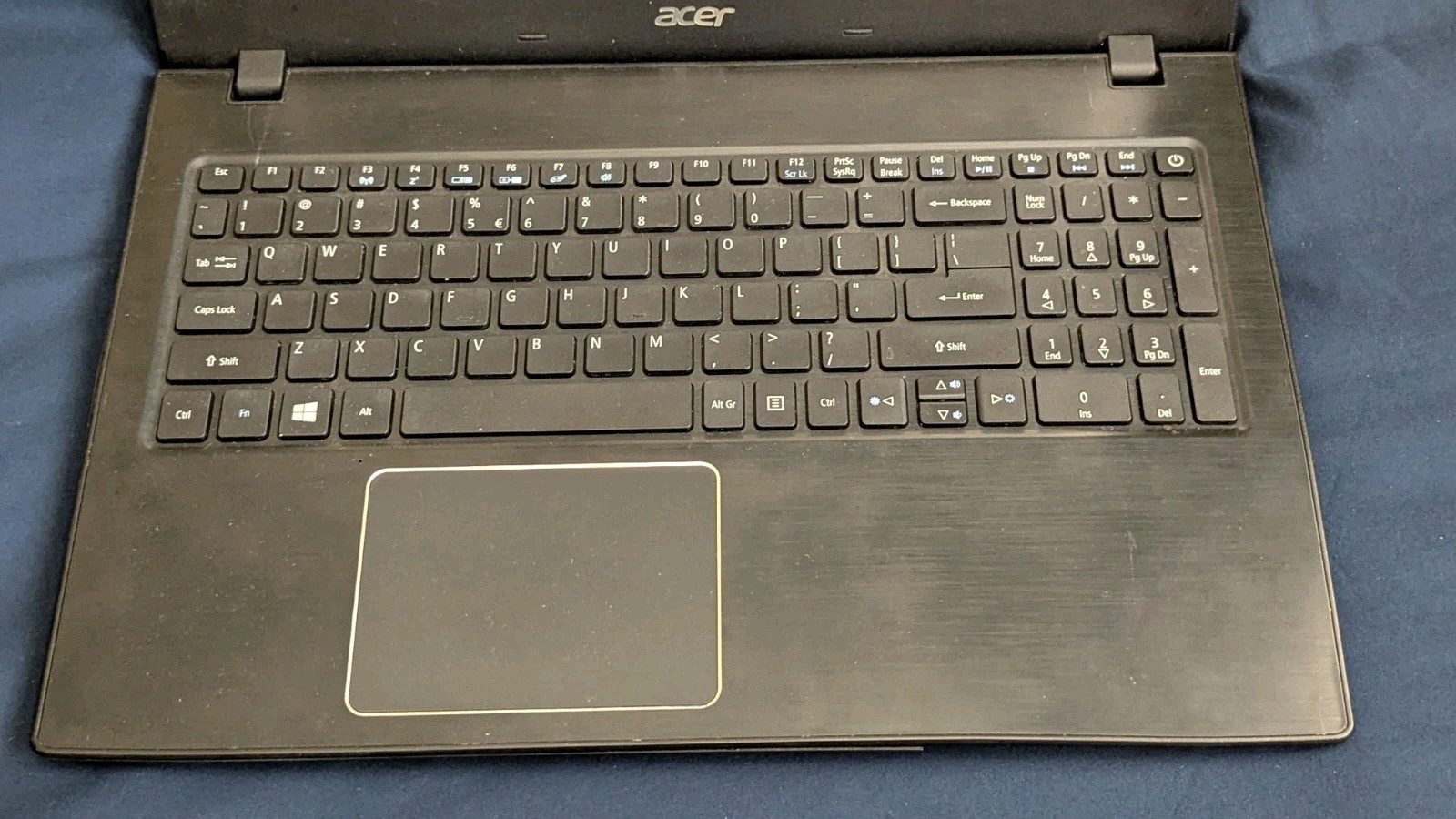 Acer laptop Aspire E5-576 Series Model N16Q2 4GB RAM (For Parts)