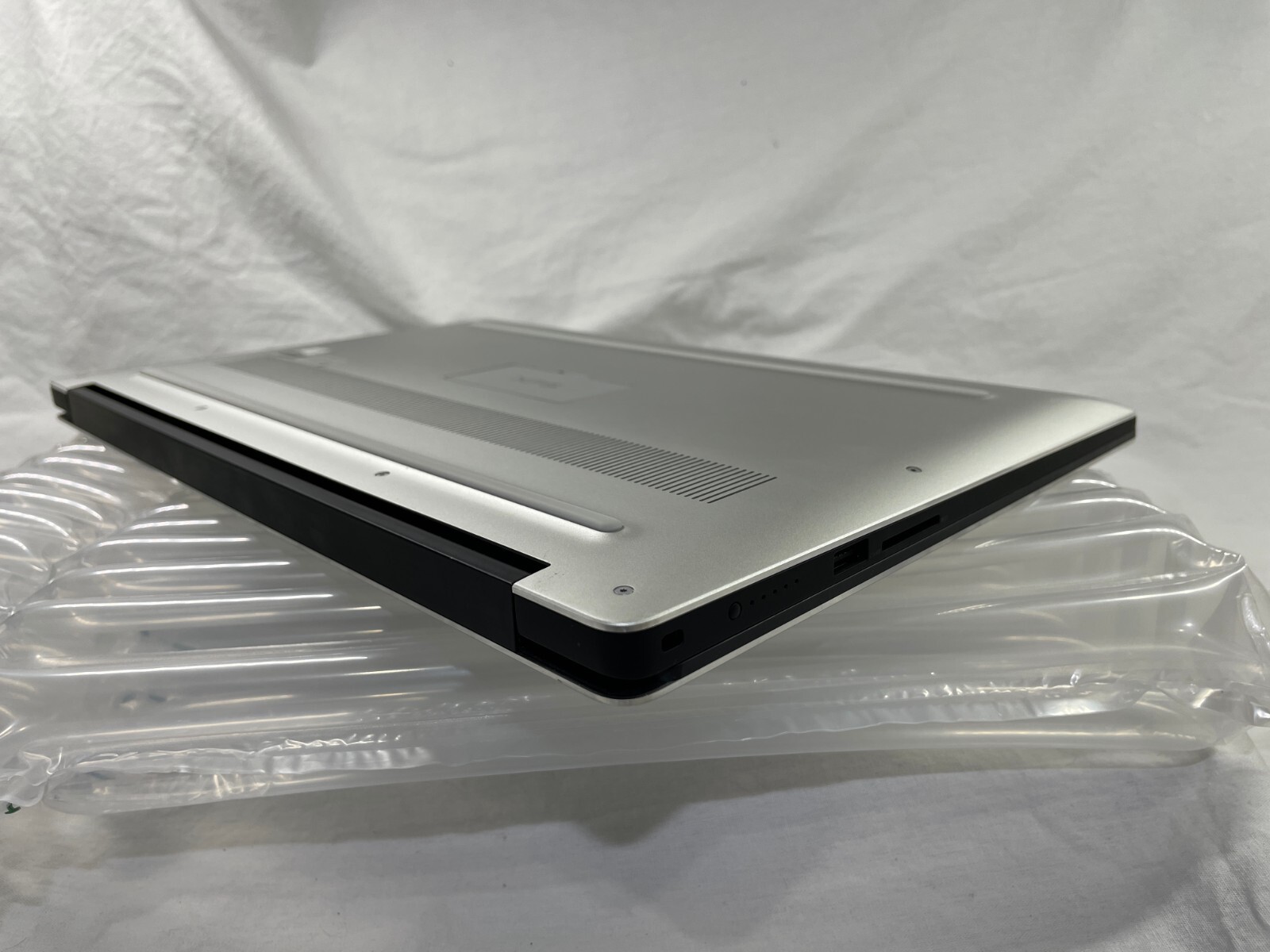 Dell XPS 15 7590 | i9-9980HK 2.4GHz | 4K OLED | 32GB | 2TB EVO+ | Grade A