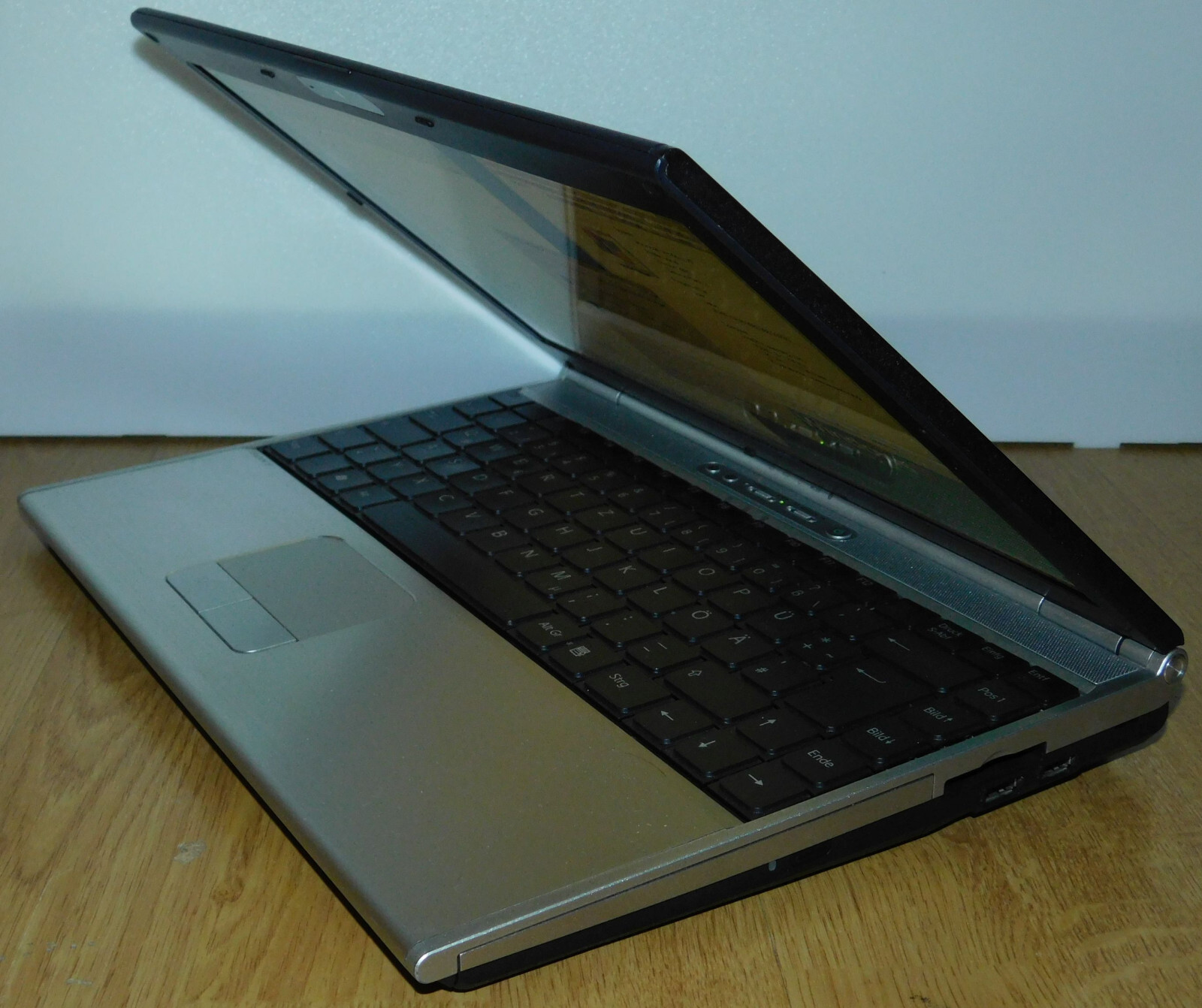 13.3″ Laptop Notebook Sony Vaio PCG-6Q2M VGN-SZ5MN 2x 1.83GHz 320GB 4GB Win XP