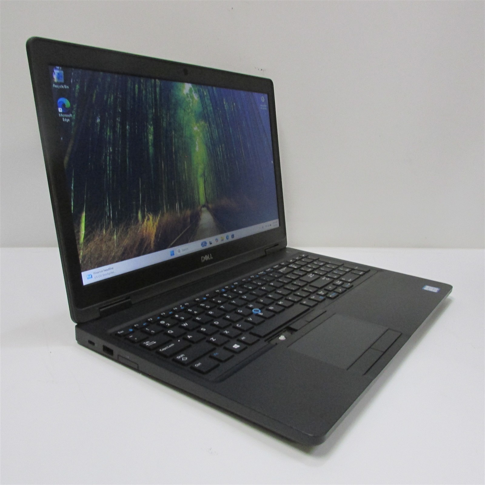 Dell Precision 3530 i5-8400H 2.5GHz 16GB RAM 256GB m.2 15.6″ Win 11 Pro MISS KEY