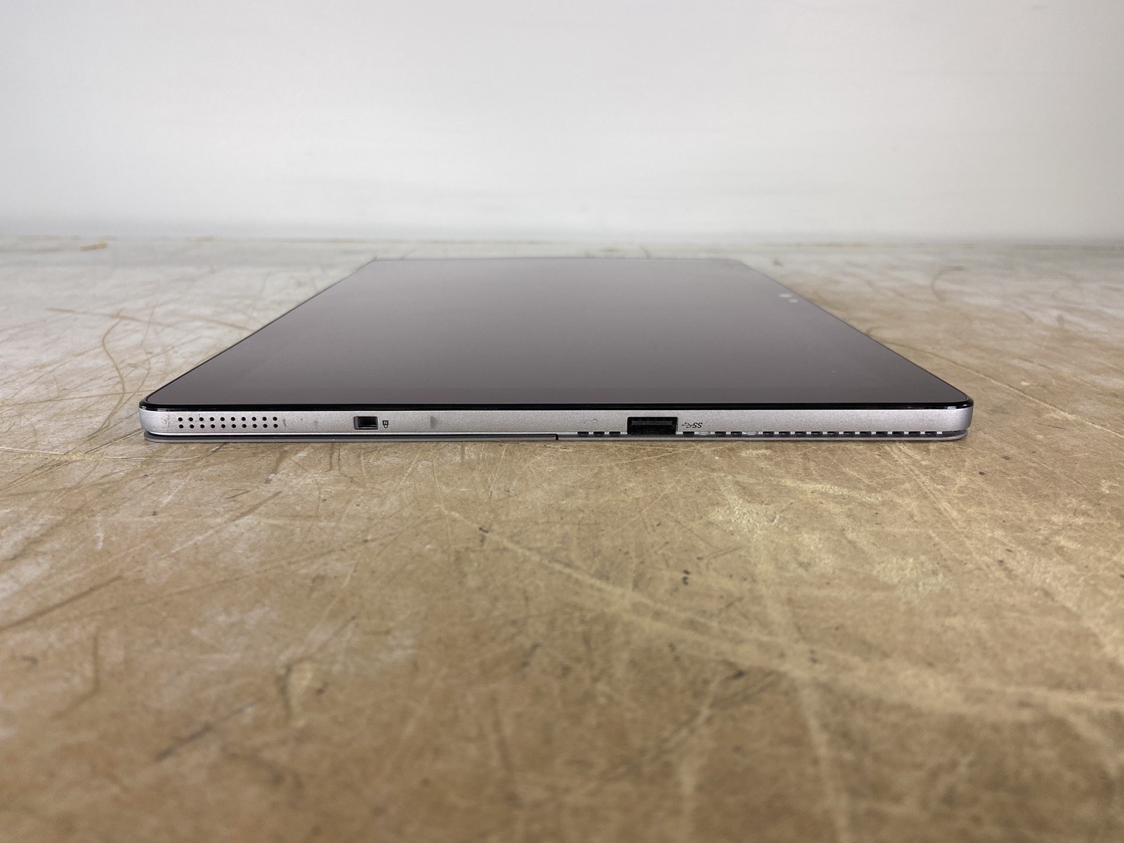 DELL LATITUDE 7200 2-IN-1 i5-8365U @ 1.60GHz, 8GB RAM, NO HDD/OS – (FOR PARTS)