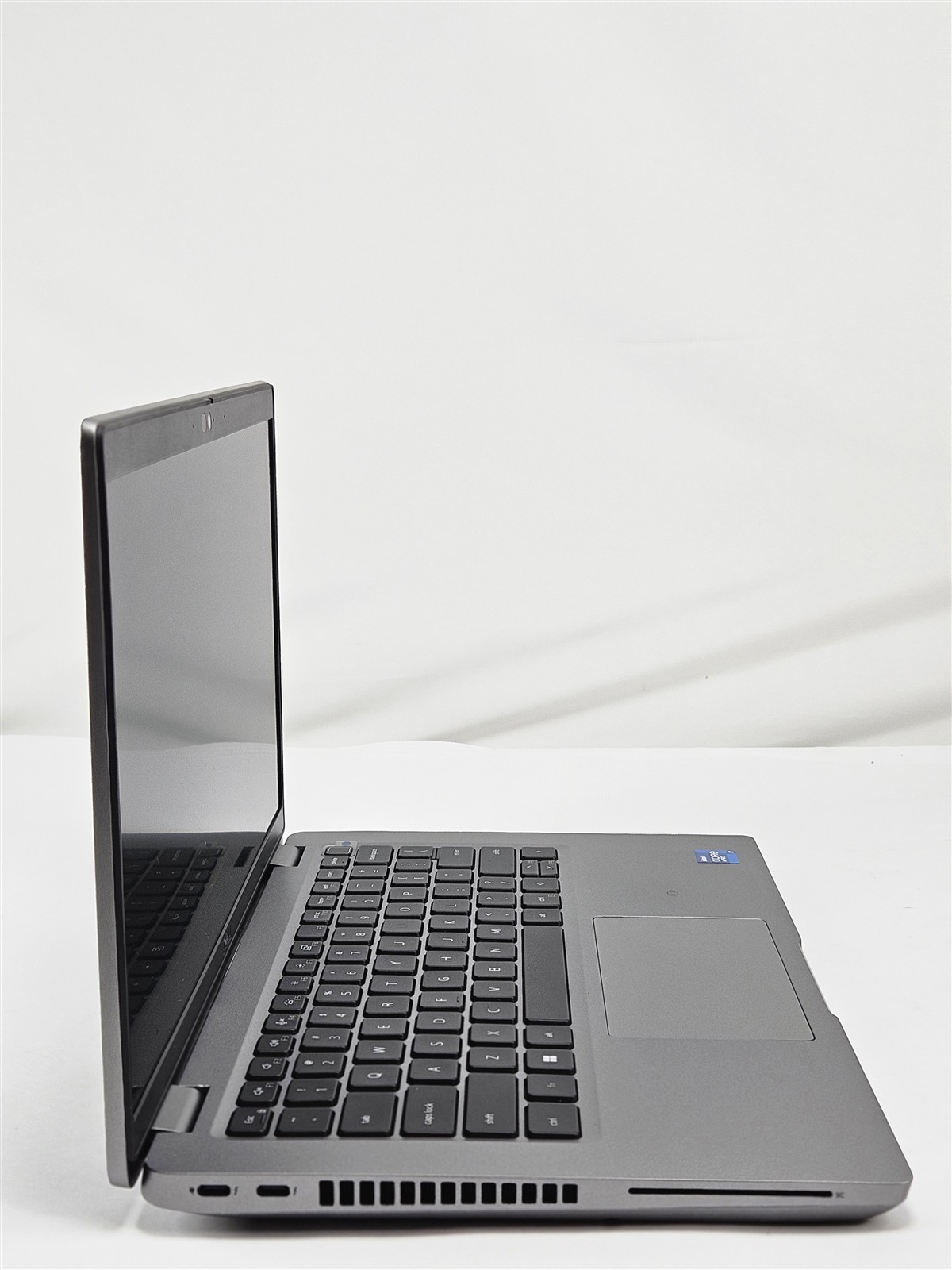 Dell 14″ Latitude 5421 Intel Core i7-11850H 16GB 256GB SSD Business Laptop Gray