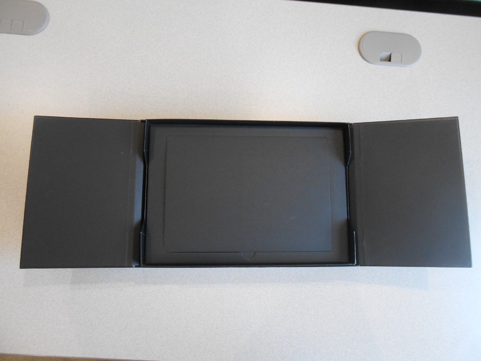 ~~LENOVO YOGA 920-13IKB LAPTOP i7 8550U 1.8GHZ 13″ TOUCH 8GB 256GB WINDOWS 10~~