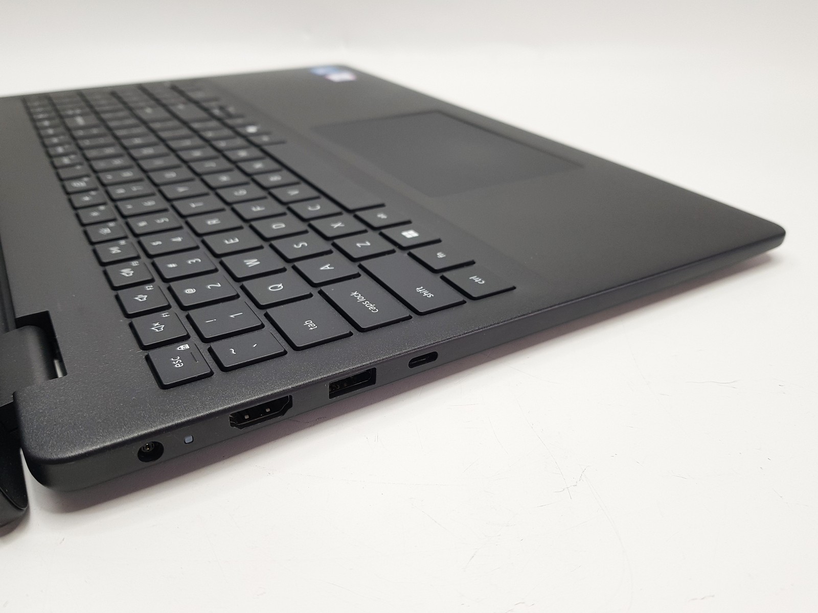 Dell 16 DC16250 Core 7 150U 16GB RAM 1TB SSD Windows 11 Touchscreen Wrty