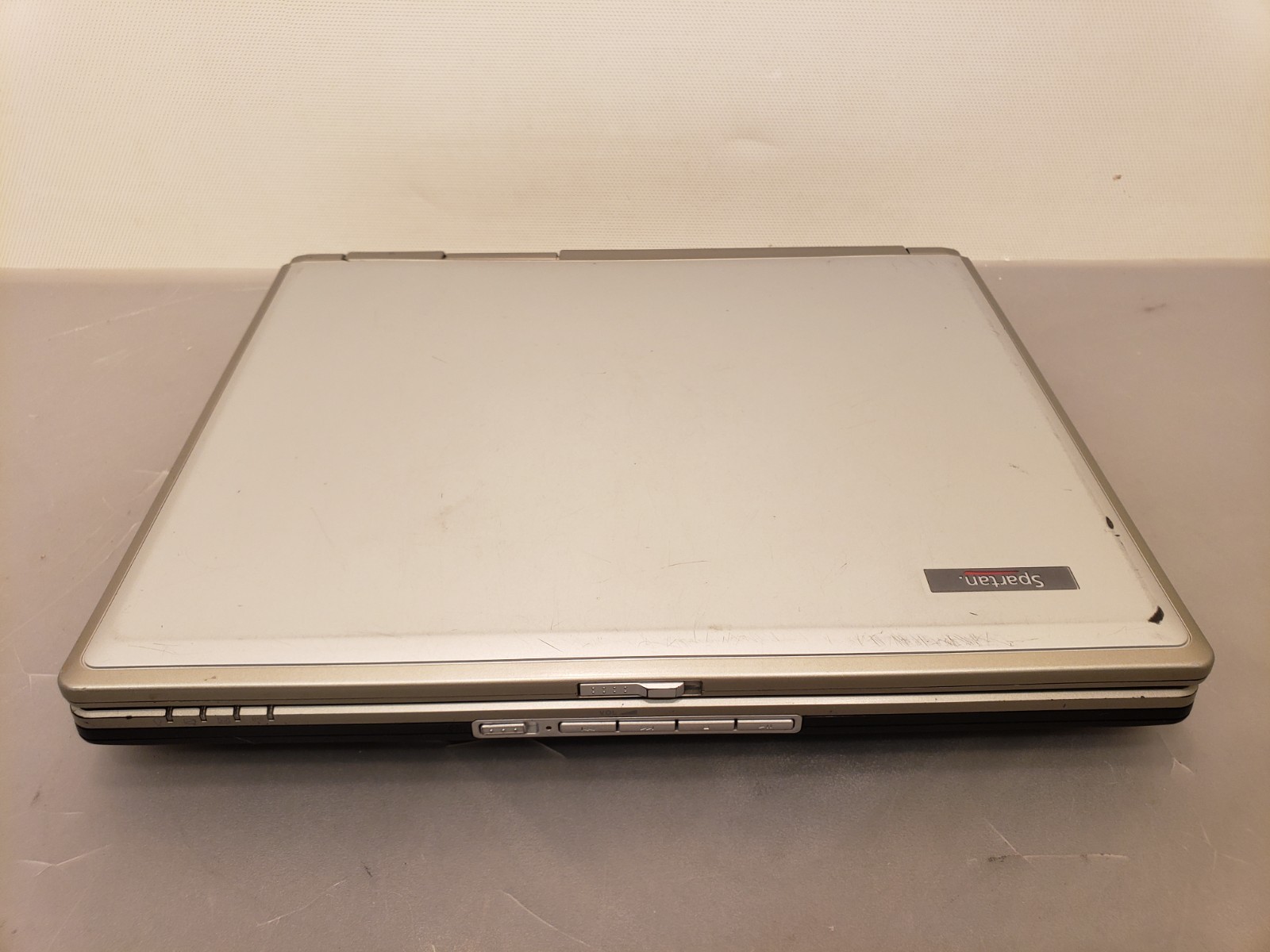 Vintage Asus Spartan A2500H Pentium 4, 2.66 15″ Notebook Laptop 512MB 30GB WinXP