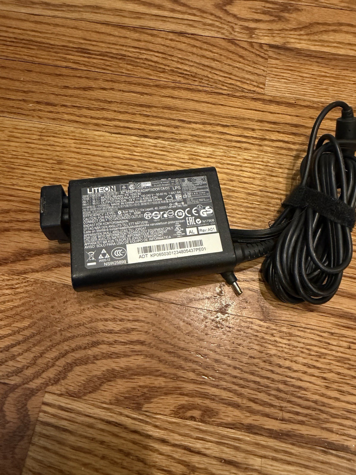 Acer Chromebook C720 Series Model # ZHN With The Adapter Cord Good Condition
