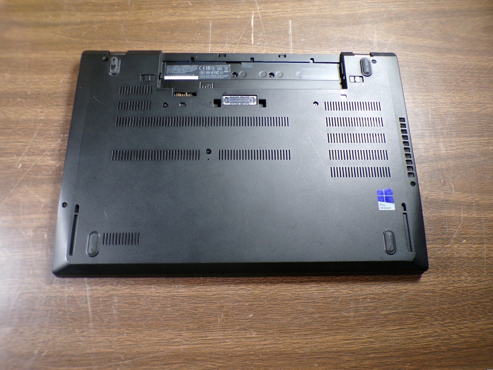 THINKPAD LENOVO T570 INTEL CORE I5-6300U 2.40GHZ 4GB RAM **NO HD/ NO CADDIE