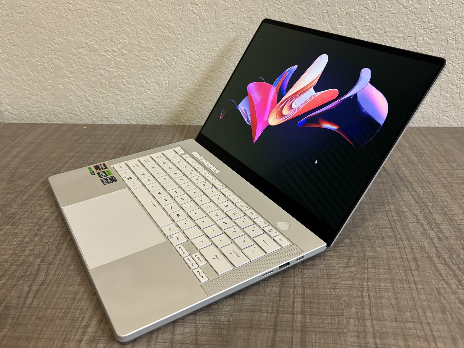 ASUS ROG Zephyrus G14 OLED GA403UV Ryzen 9 8945HS – 16GB RAM – 4TB SSD RTX 4060