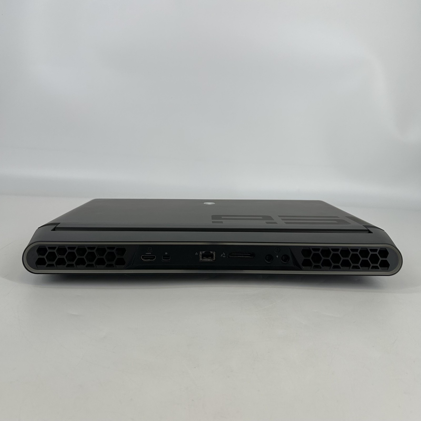 Dell Alienware Area-51m R1 17.3 FHD i7-9700 3.00GHz 32GB 256GB SSD GTX 1660 Ti