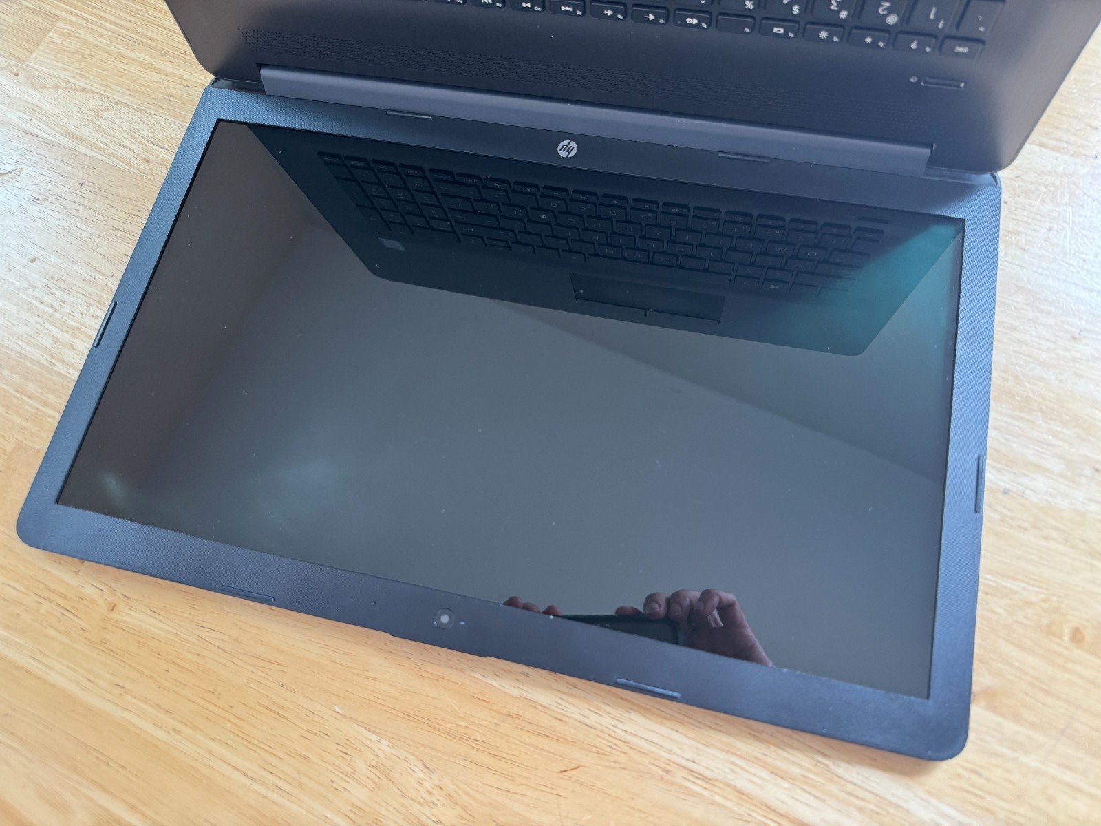 HP 17-by1022cl laptop p 17.3″ 1.6GHz i5-8265U 8GB RAM 240GB NVMe SSD HDD WIN 11