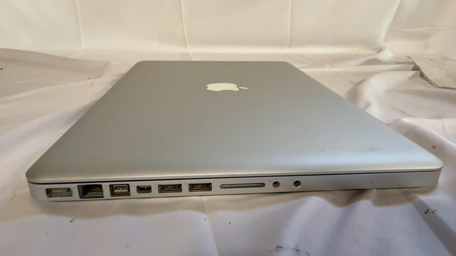 Apple MacBook Pro 2.4 GHz Mid-2010 Core i5 4 GB DDR3 320 GB HDD 15.4″