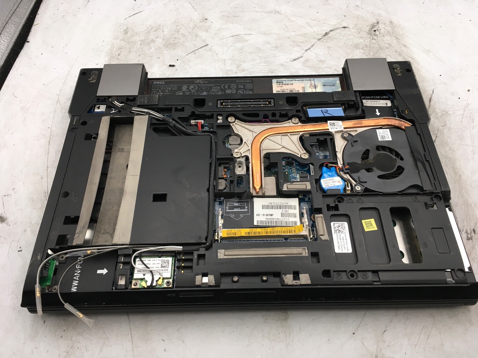 DELL LATITUDE E6400 – BOOTS TO BIOS- INTEL CORE 2 DUO – no RAM – 14″ – READ – BB