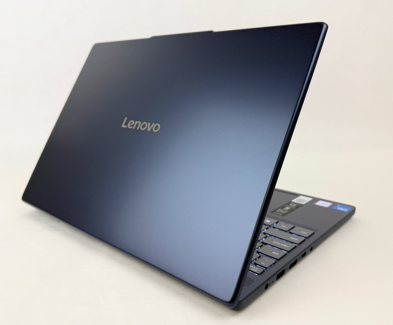 Lenovo IdeaPad Slim 3 15IRH10R 15.3″ FHD+ Touch Core 5 210H 16GB 1TB SSD W11H