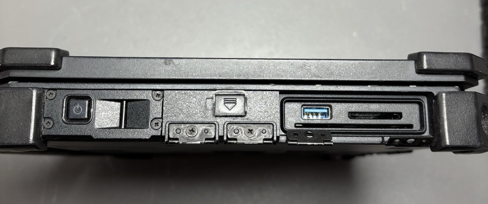 Dell Latitude 12 Rugged Extreme 7204 i5-4300U 8GB 250GB (Missing Keycap)