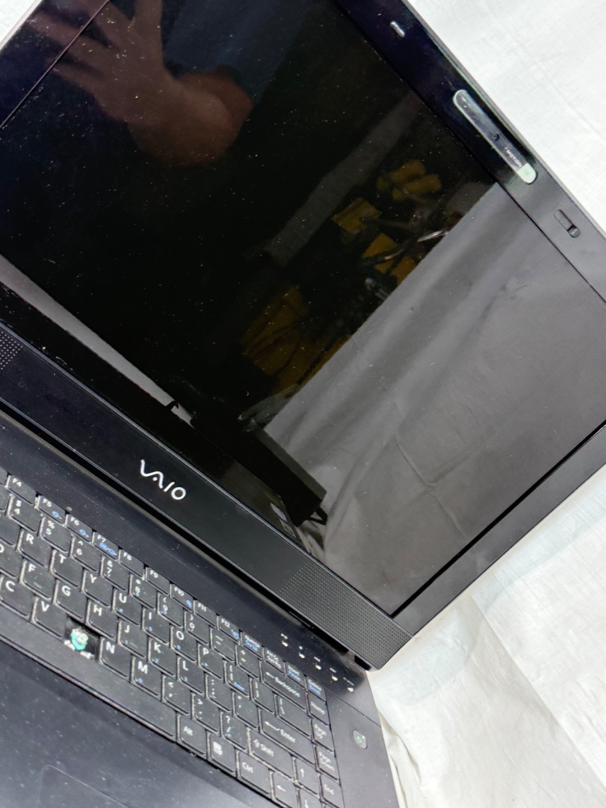Sony VAIO PCG-8X2L 17″ Laptop Intel Centrino Duo Vista Full HD For Parts/Repair