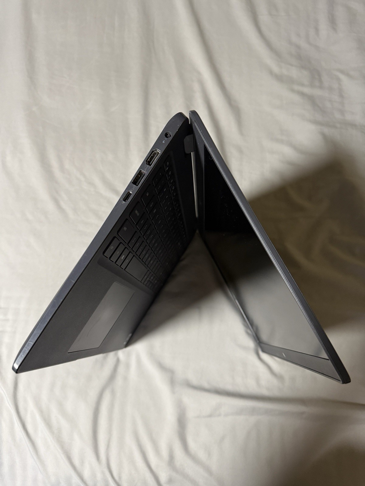 DELL LATITUDE 3510 | Intel Core i5-10210U | 256GB SSD | 16GB | WINDOWS 11 PRO