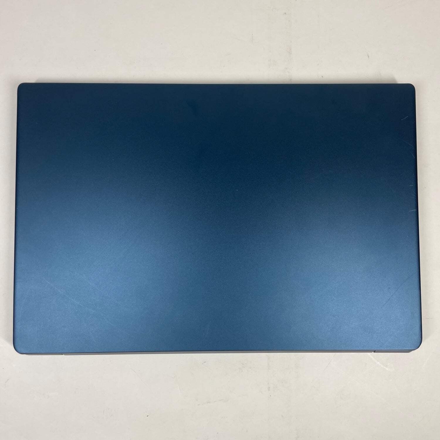 Broken Lenovo IdeaPad i3-8130u 2.2 GHz 4GB RAM 128 GB SSD