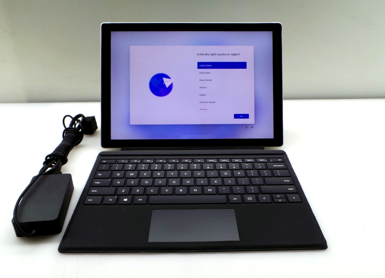 Microsoft Surface Pro 7+ 12.3″ i7-1165G7 2.80GHz 16GB RAM 256GB SSD | WIN 11 PRO