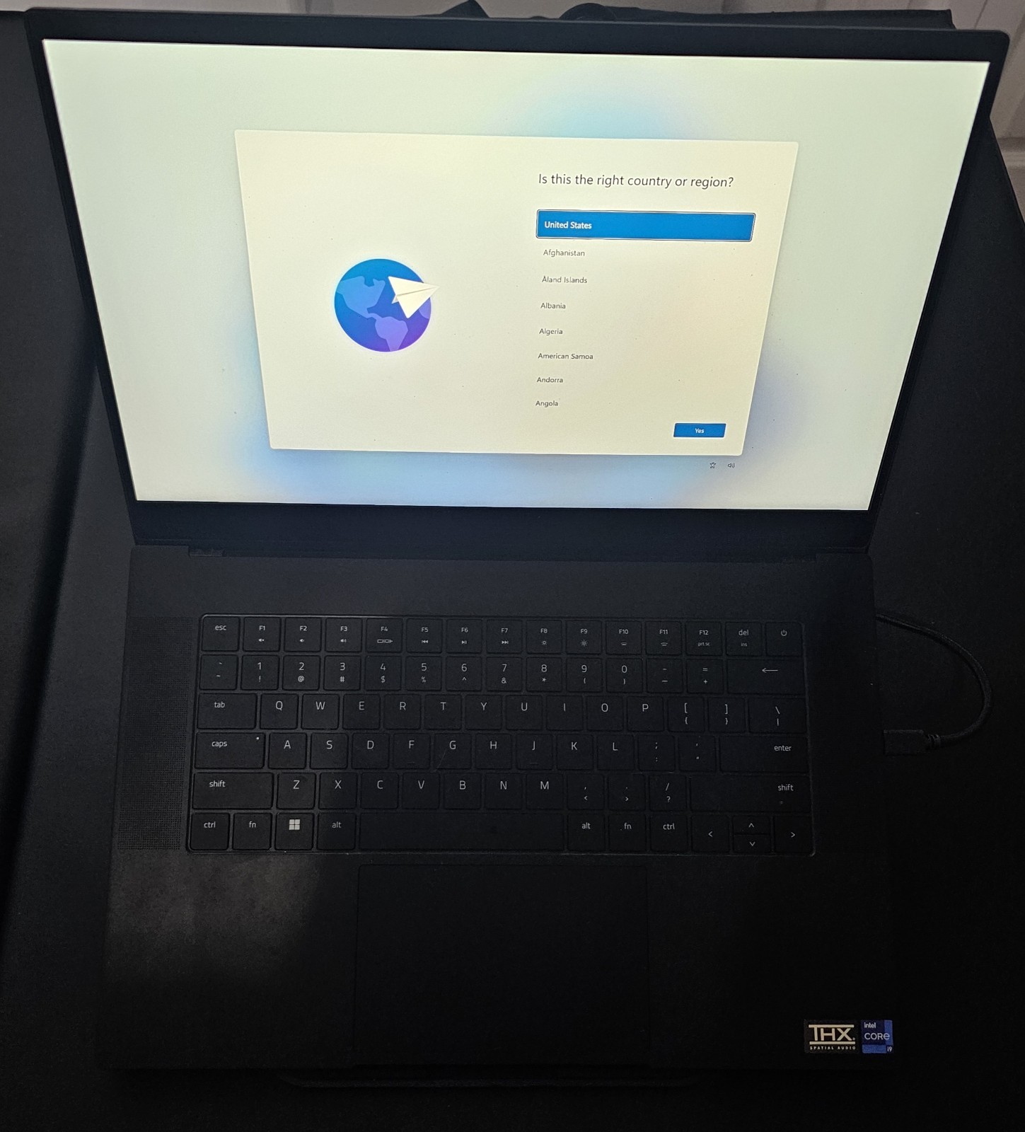 Razer Blade 15.6″ UHD (1TB SSD, Intel Core i7 12th Gen. With Laptop Stand Chroma