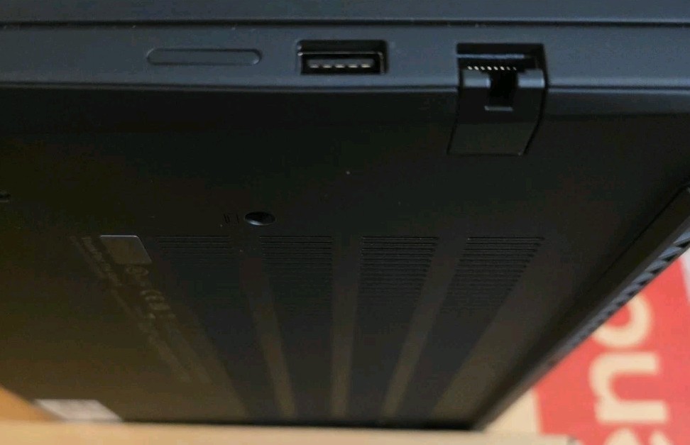 Lenovo ThinkPad T14 Gen 5 (21mds5xe00) Ryzen 7 Pro 8840U w/ Radeon 780M 16GB RAM