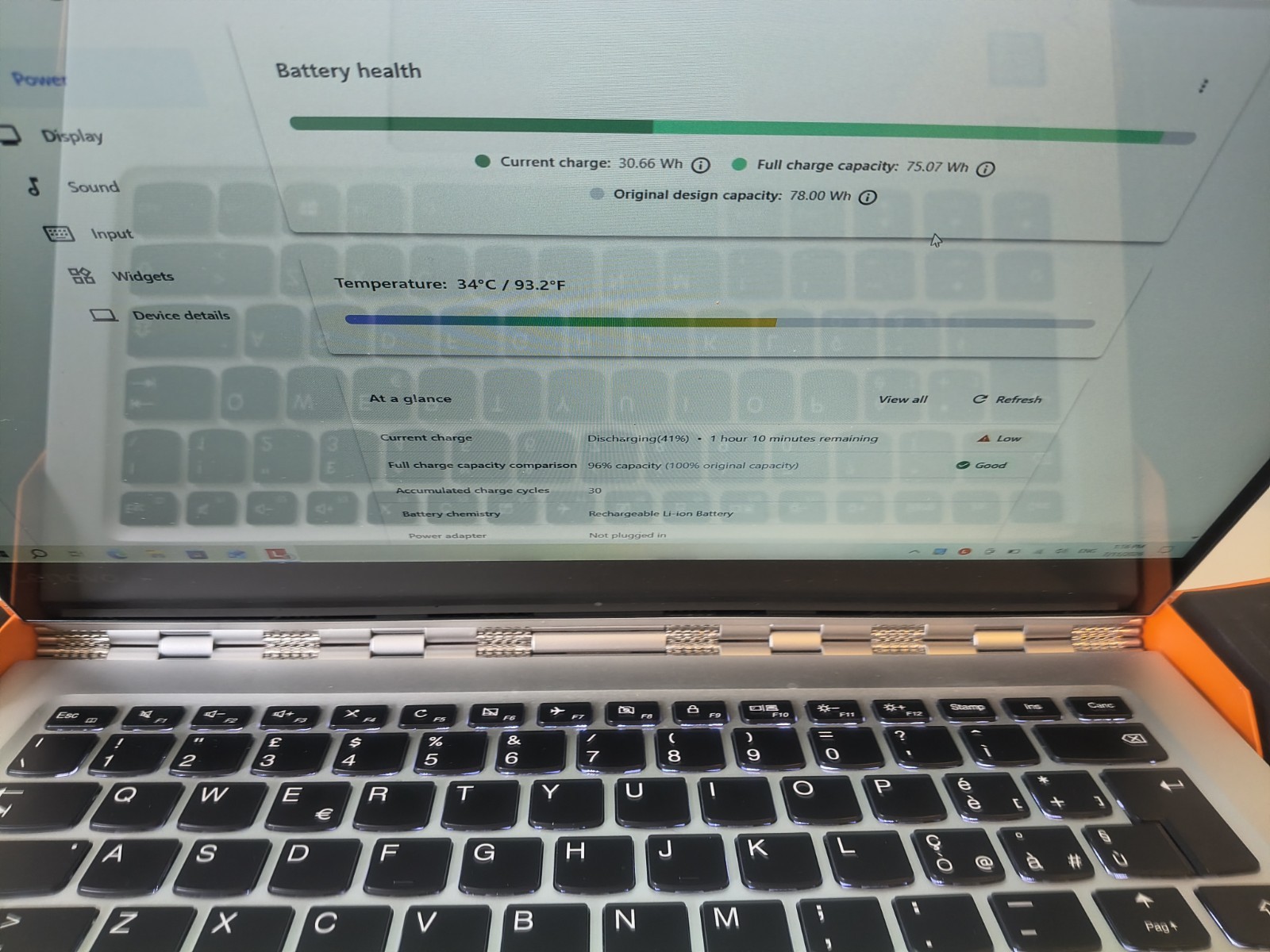 Yoga 910 convertible i7 7th 512G with 30 cycle count upto 15 hrs & No scratches