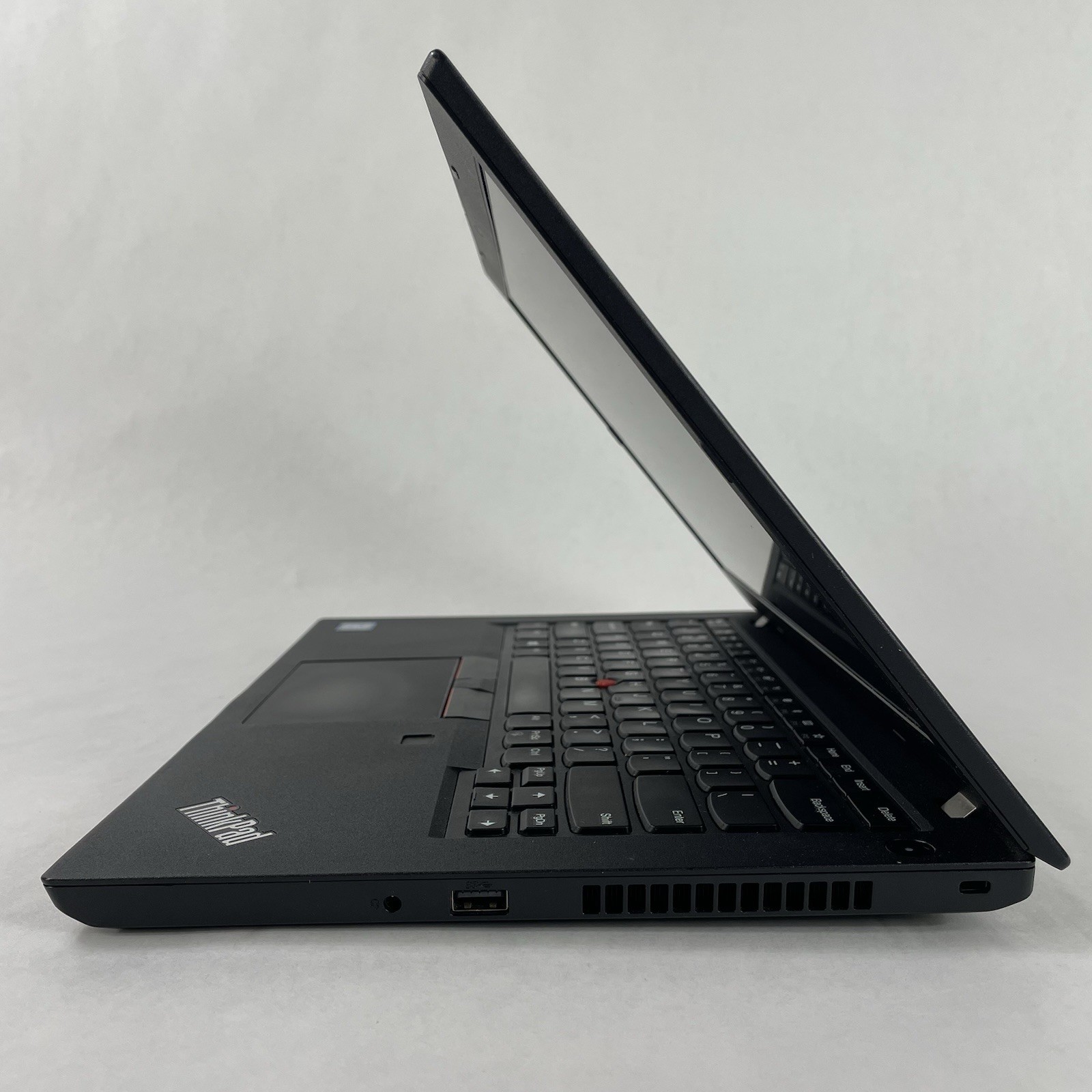 Lenovo ThinkPad L490 14″ i5-8250U 1.60 GHz 8 GB RAM No SSD/OS – Bad Corner