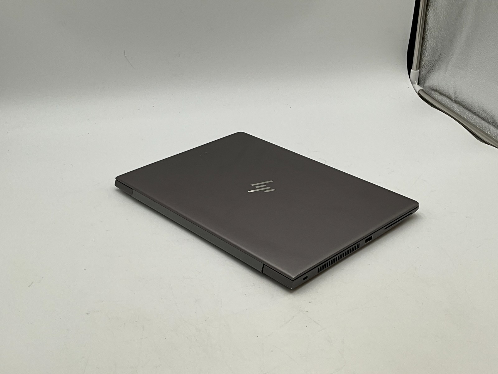 HP ZBook 14u G5 4VY18US i7-8650U 1.90G 8GB no os NVMe LAPTOP 5CG833382J