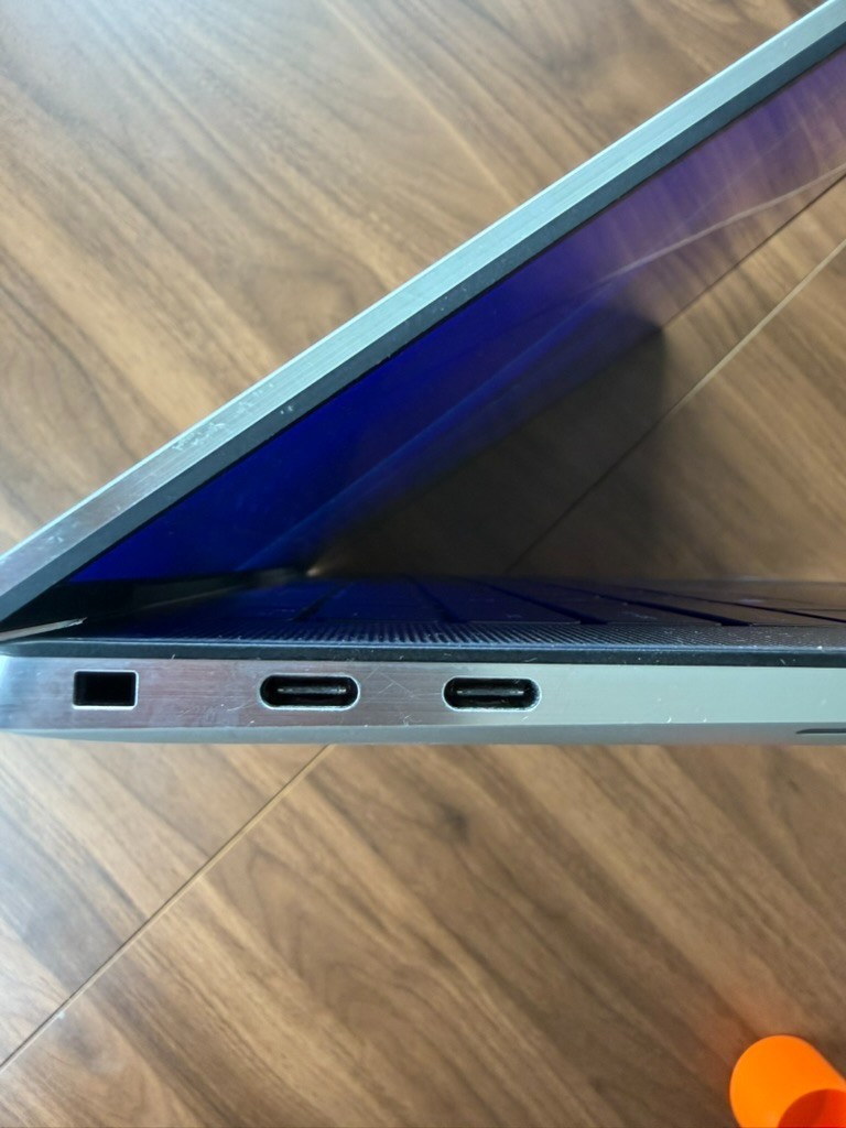 Dell XPS 9510 15.6″ 1TB , i9-11900H, 32GB RAM, NVIDIA 3050 Ti 4K Touchscreen