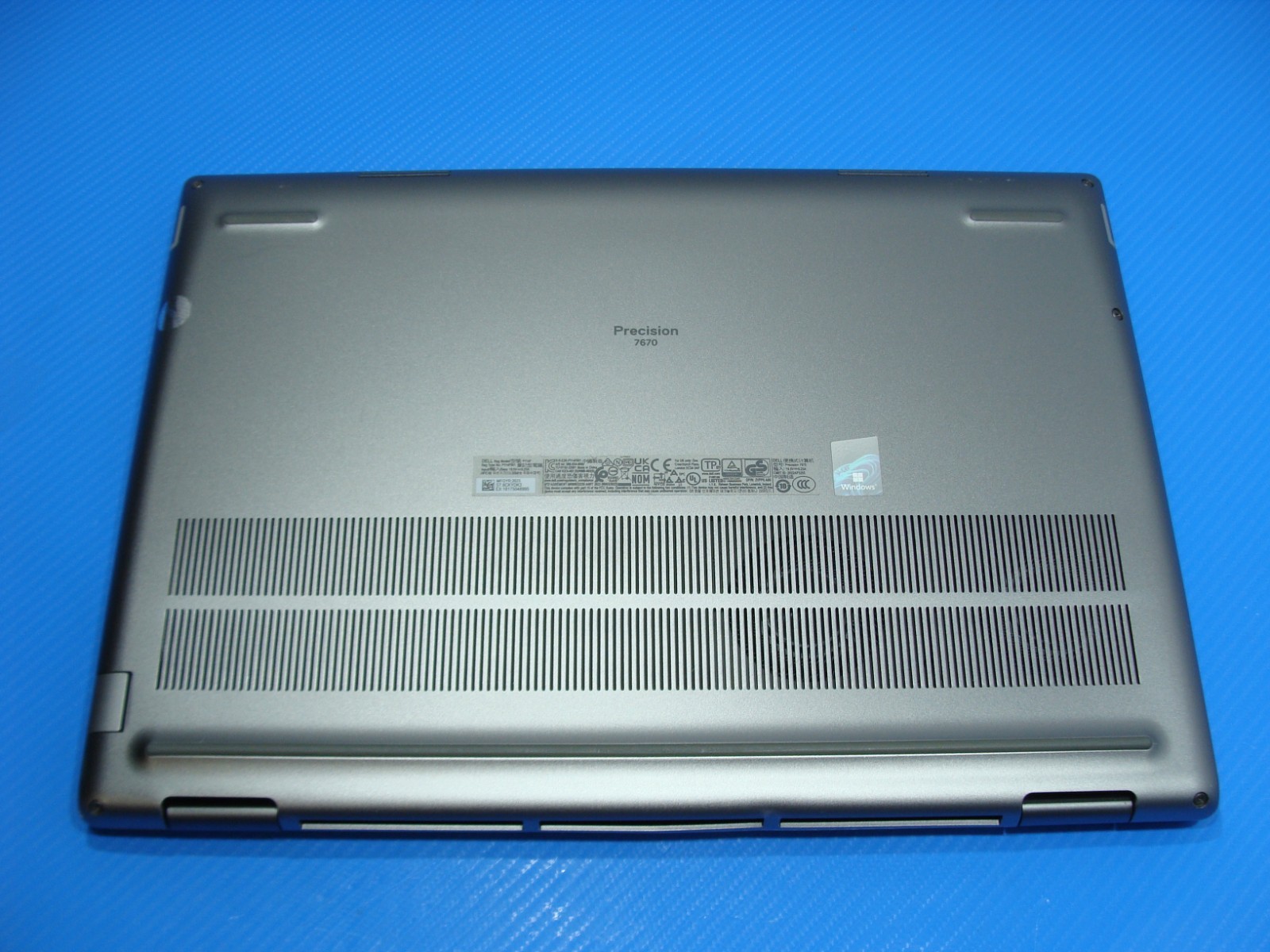 Dell Precision 7670 16″FHD+ i7-12850HX max4.8GHz 32GB 512GB RTX A1000 +Charger