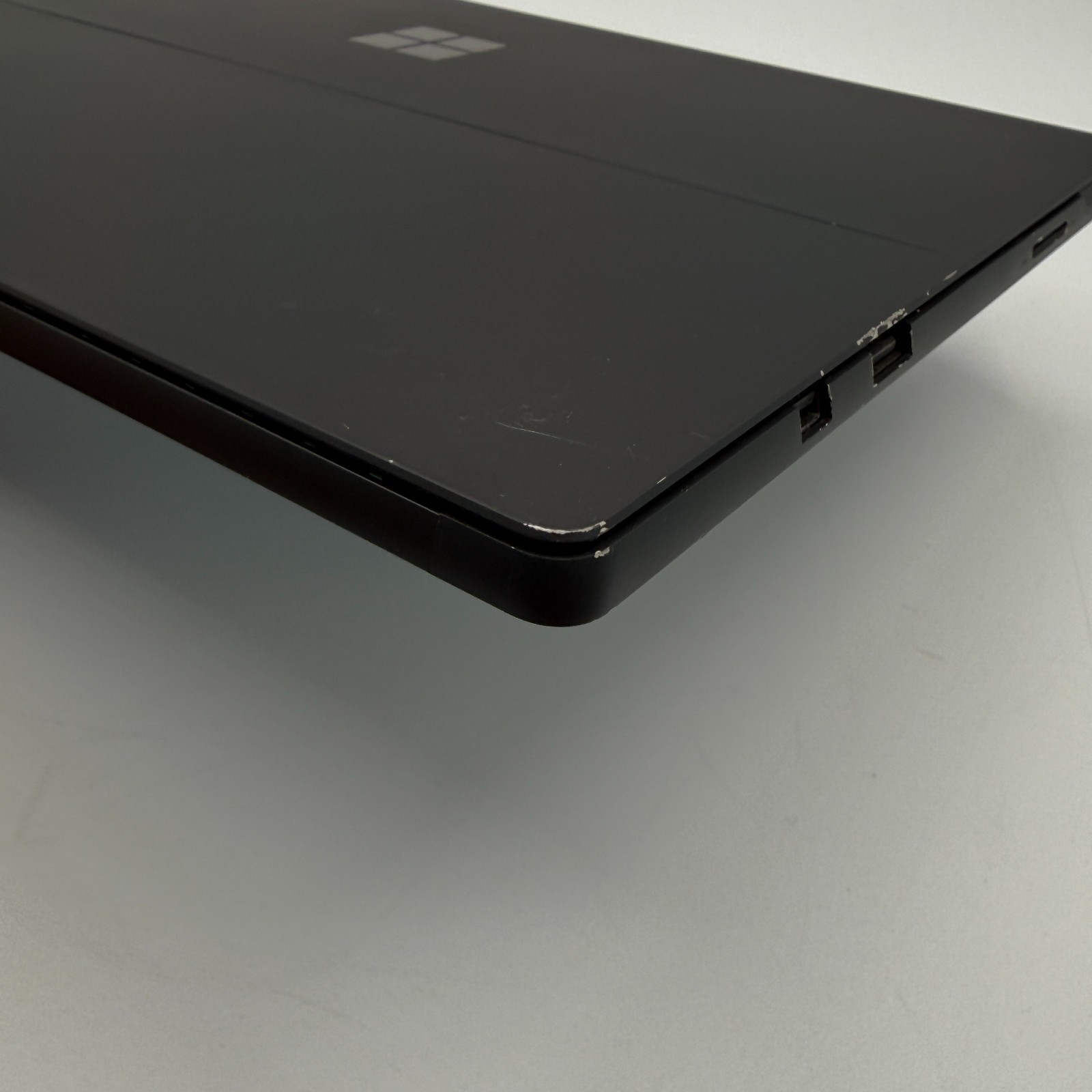 Microsoft Surface Pro 6 1796 i5-8350U 8GB RAM 256GB SSD 12.3″ Win11 Pro Tablet