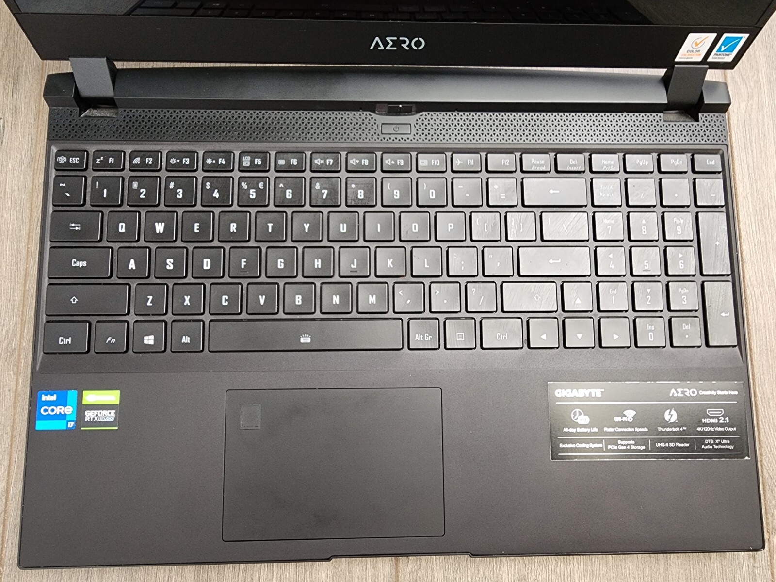 GIGABYTE AERO 15 15.6″ (1TB SSD, Intel Core i7-11800H, 2.3GHz, 16GB RAM, NVIDIA