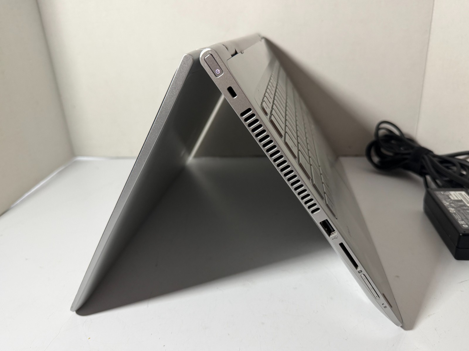 HP Envy x360 M6 2-in-1 TOUCH 15.6″ i7-6500u 8GB 256GB SSD- M6-W105dx- READ!!!