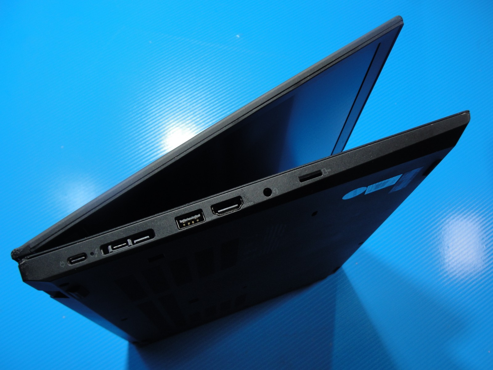 Lenovo ThinkPad T15 Gen 2i 15.6″FHD Core i5-1135G7 2.4GHz 8GB RAM 256Gb SSD+PA