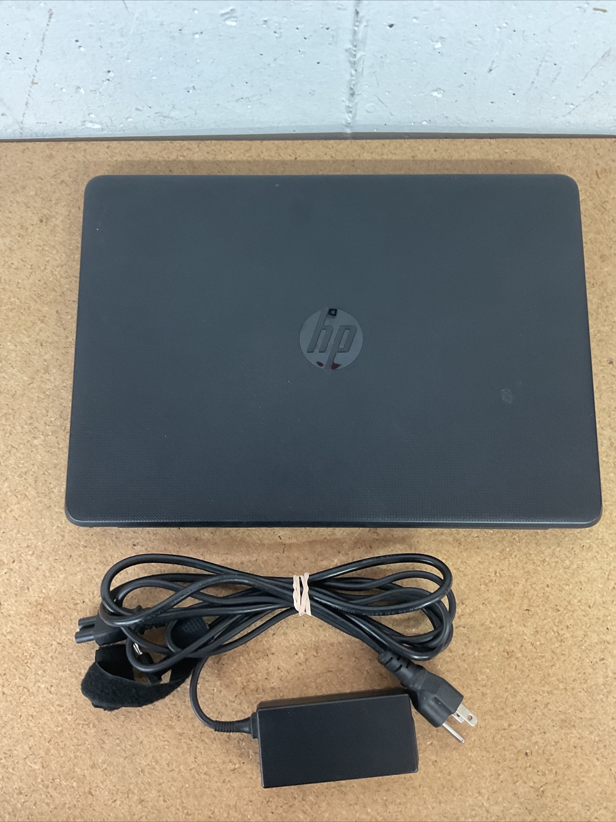HP 14-bw012nr 14” Laptop AMD E2-9000e 1.5GHz 4GB RAM 32GB SSD WIN10