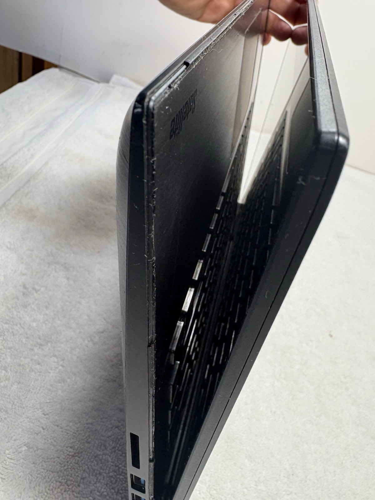 Toshiba Satellite E45W C4200X 14″ *PLEASE READ*- For Parts Or Repair-