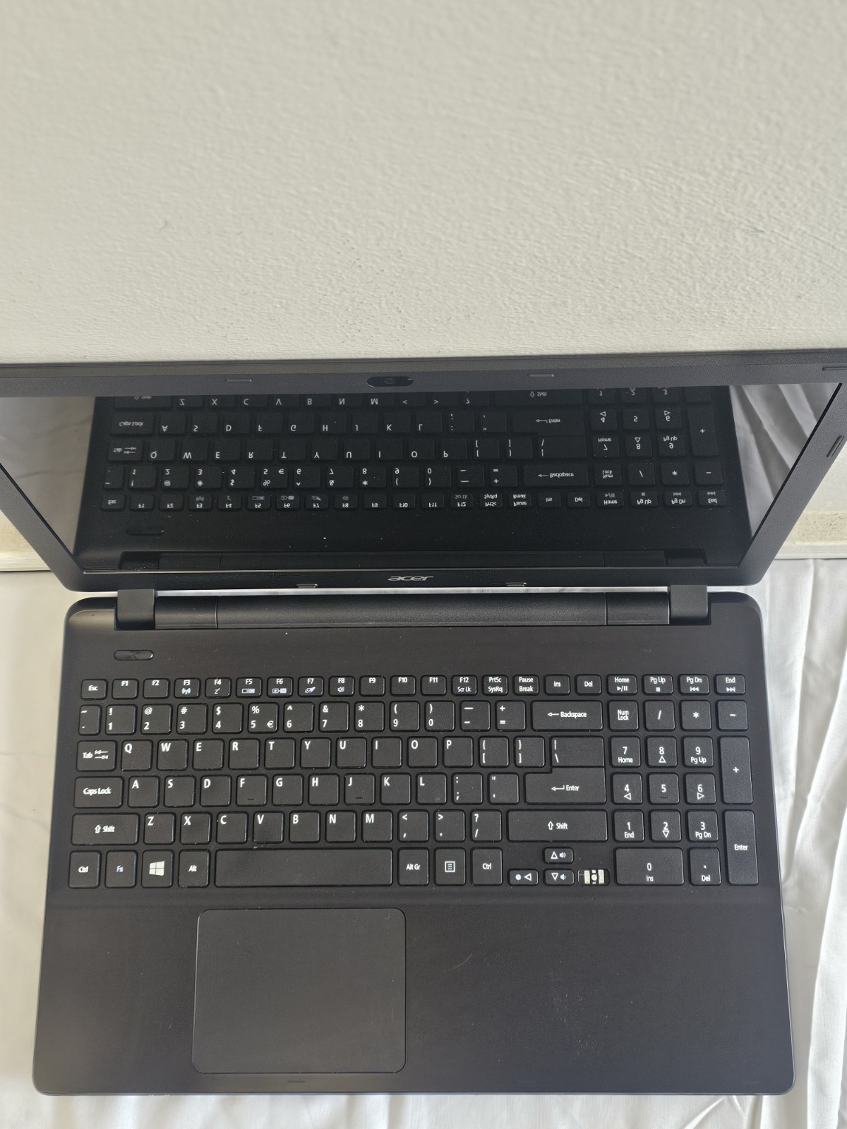 Acer E5-551 Laptop – AMD Radeon R5 – 6GB RAM – 750GB – BAD BATT – Win 10 – READ