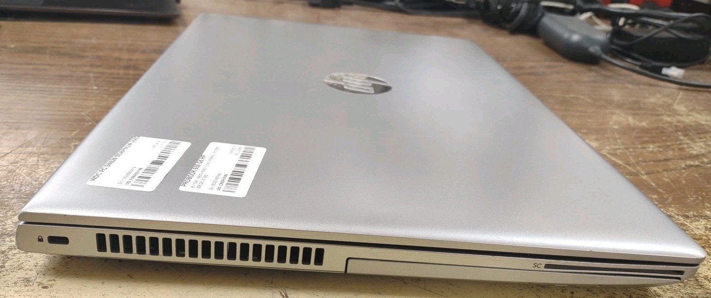 HP Probook 650 G5 LAPTOP 15.6 W/ i5-8365U 1.60GHz, 8GB, 256GB.