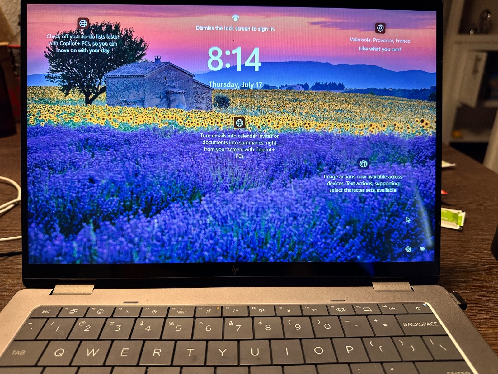 HP 14″ OmniBook X Flip 2-in-1 Copilot PC AMD Ryzen AI 7, 24GB RAM, 1TB SSD