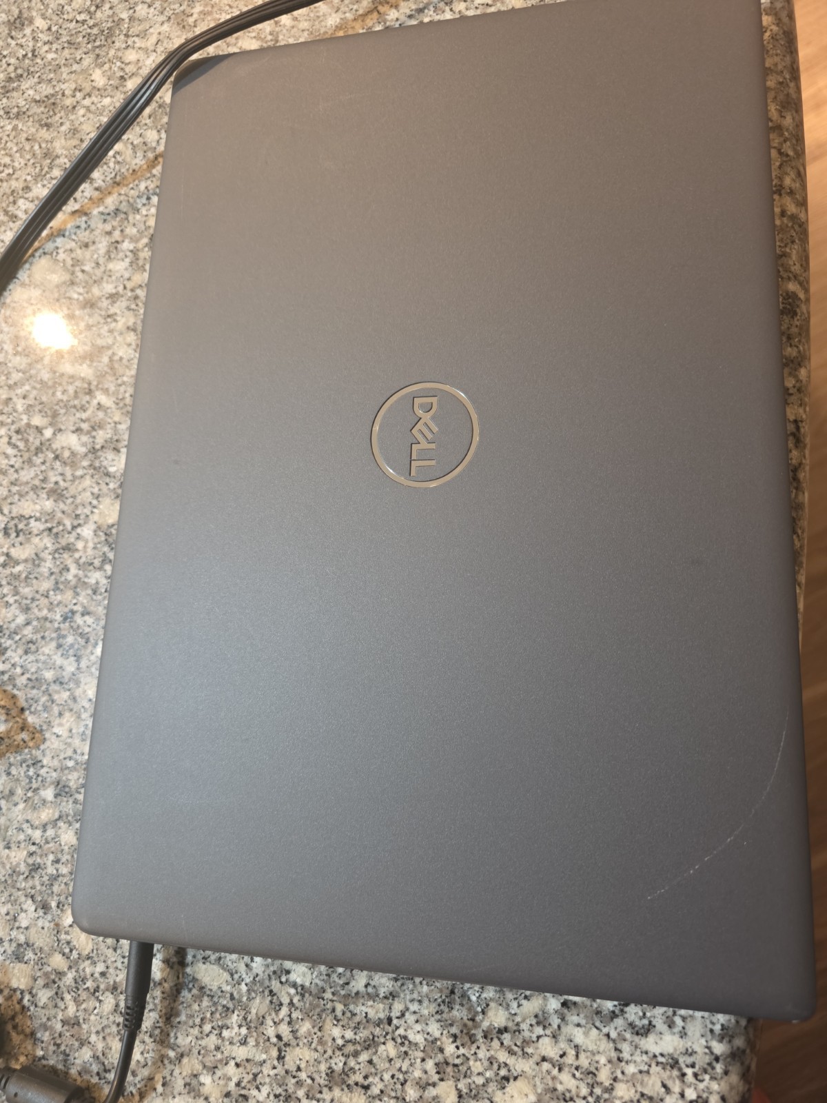 Dell Latitude 3510 15.6″ FHD i7-10510U 8GB 256GB SSD MX230 Win 11 Pro