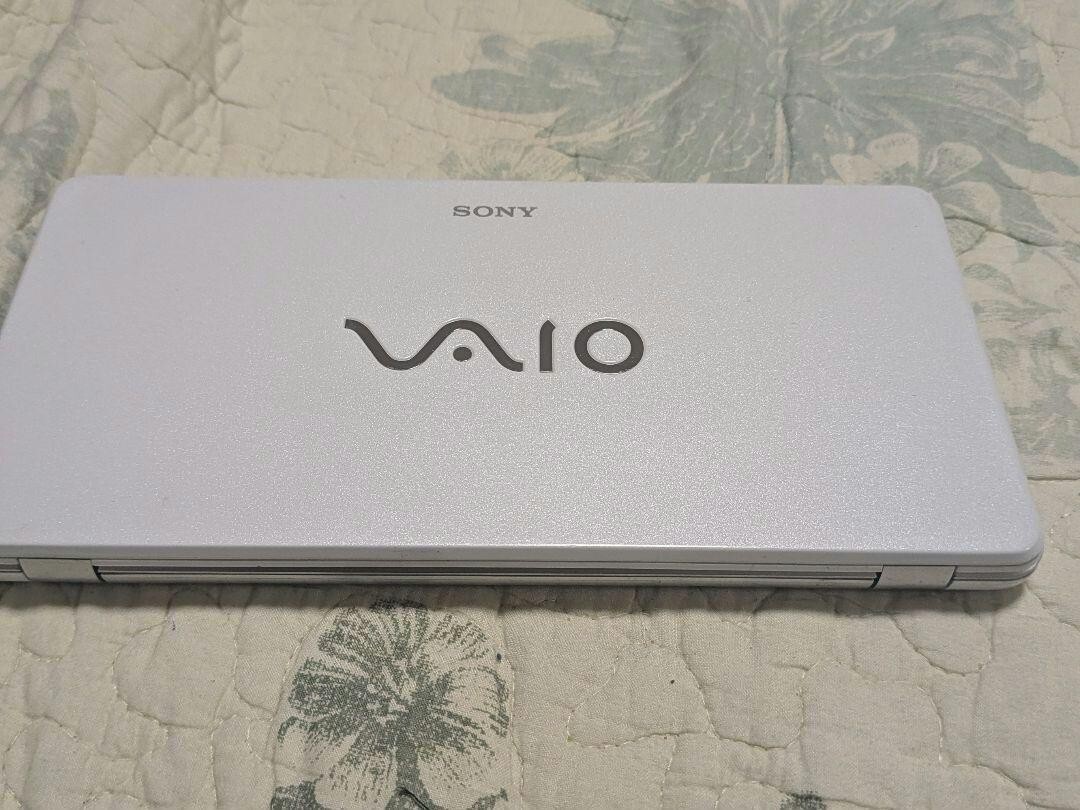 SONY VAIO type P White VGN-P70H RAM 2GB Intel Atom Z520 1.33GHz Vista Home Basic