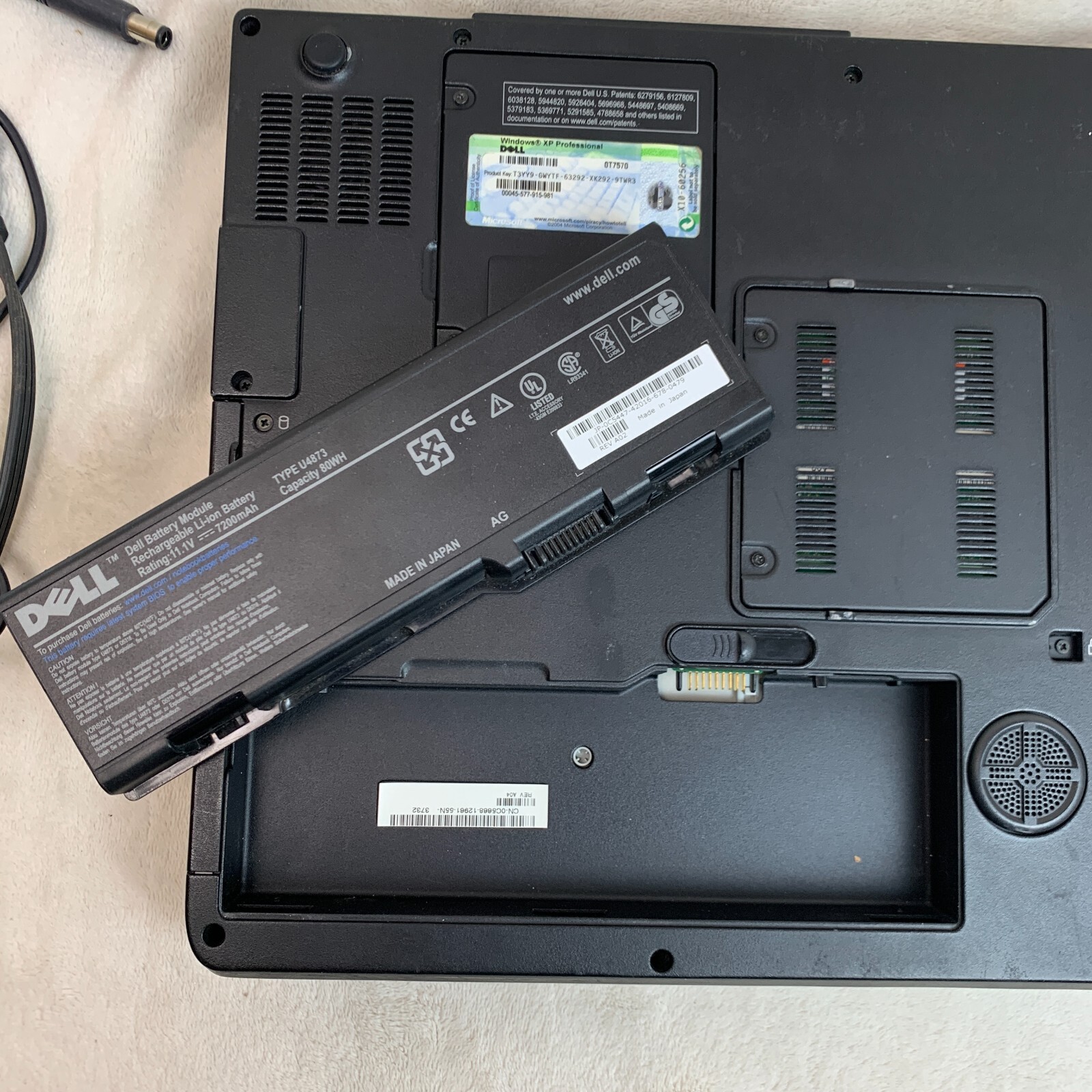 Dell Inspiron 9300 17″ Laptop Pentium M 2.0GHz 1GB RAM 100GB HDD XP (FOR PARTS)
