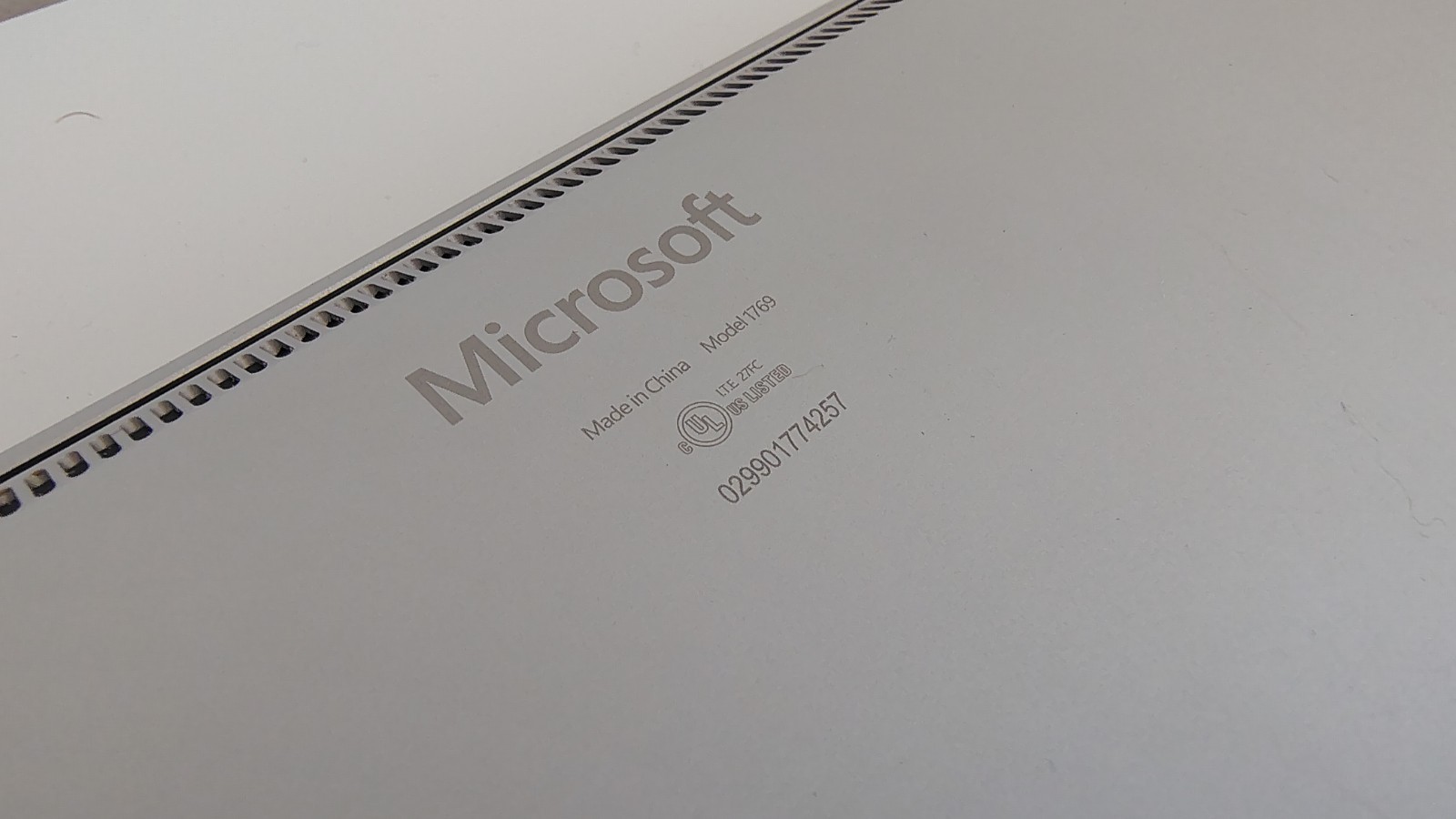 Microsoft Surface Laptop 1769 – i5 7200U, 128GB SSD, 4GB Ram -vClean Barely Used