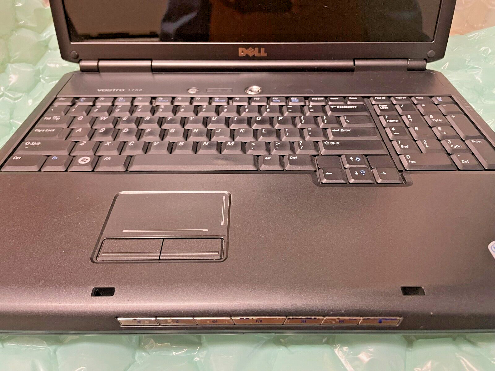 Dell Vostro 1700 Intel core Duo pro 2.00 GHz 3072MB RAM 320 320 GB HDD