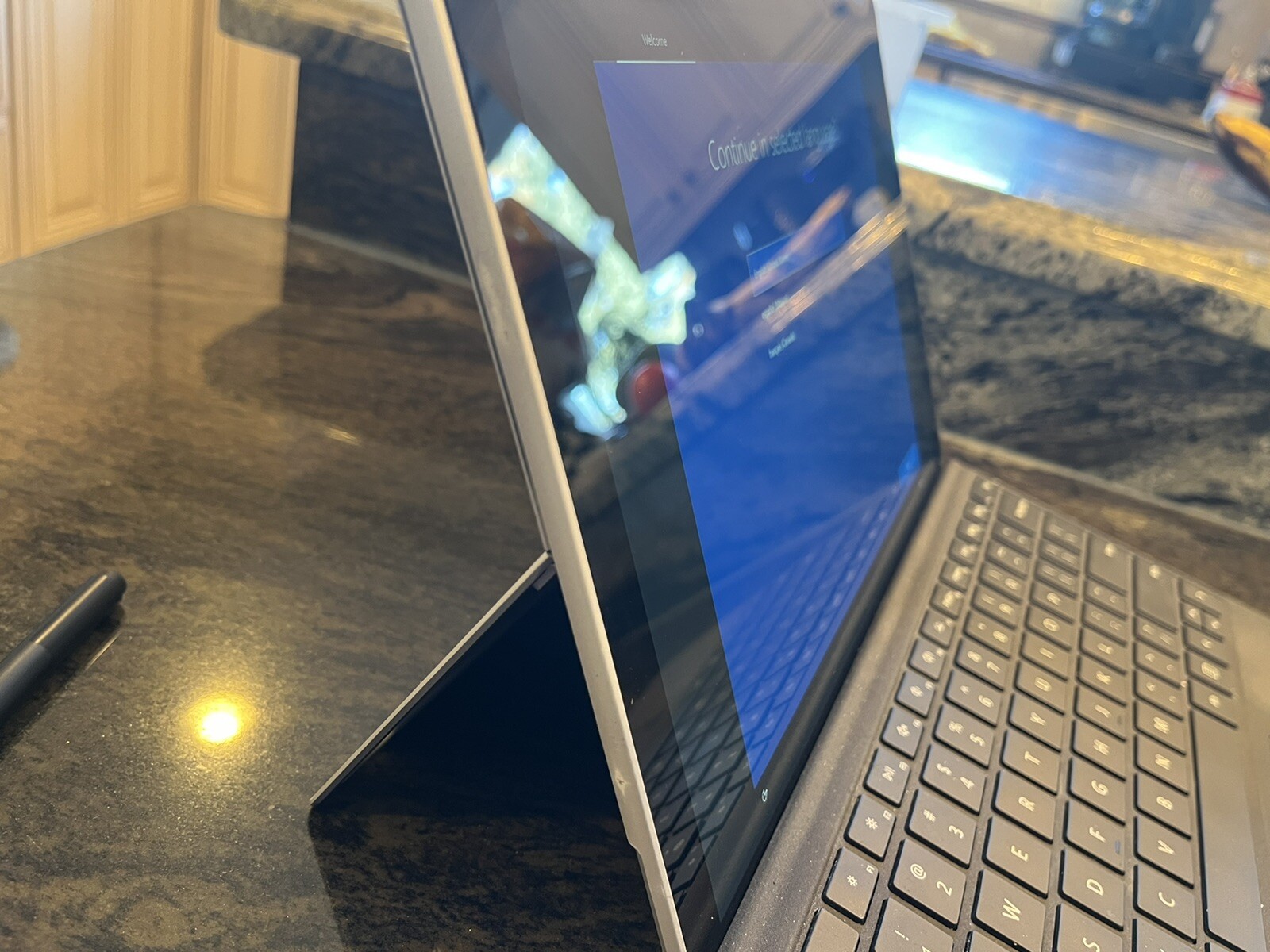 Microsoft Surface Pro (256 GB, Intel core i7 7th Gen., 2.50 GHz, 8 GB) Laptop –