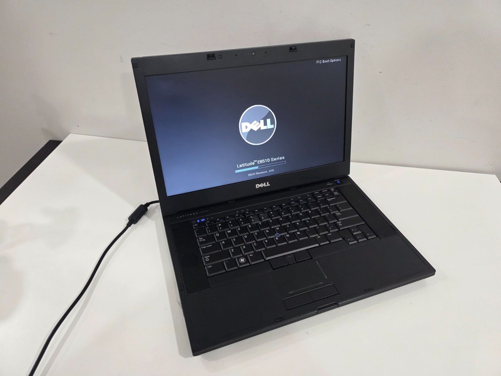 Dell Latitude E6510 Intel Core i5 CPU M 520 4GB Webcam